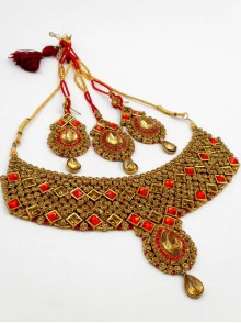 Stonestudded Jewelry Set